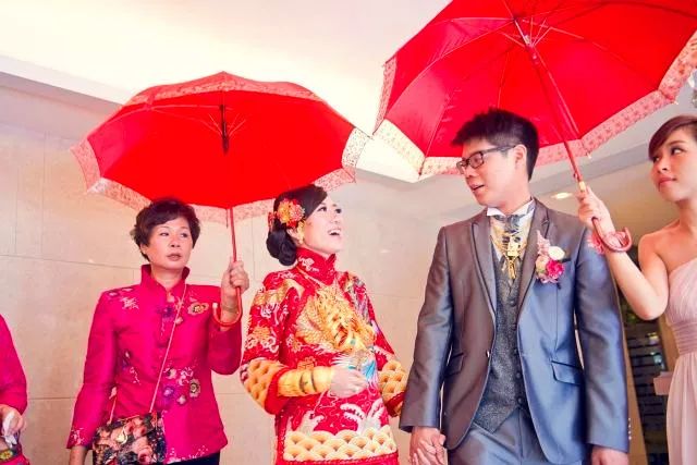 探秘香港传统婚俗，二四六香港管嫁婆期的独特魅力
