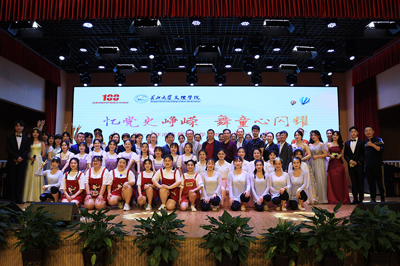 2035年香港特马展望，科技与文化的深度融合香港特马资料大全2019第99期