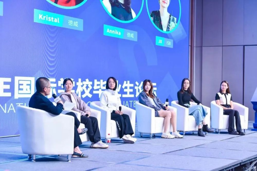 蓝姐三中三观，重塑网络交流的价值观与影响力蓝姐三中三论坛精准资料大全传真工作资料电脑知